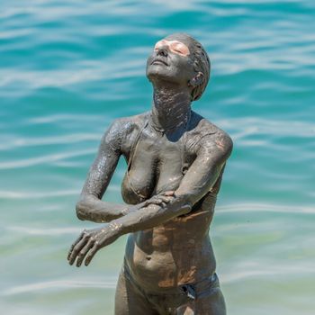 טבילה בים המלח ובריאות העור